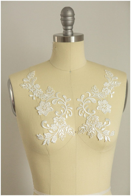 2Stk. gespiegelte weiche Spitzenblume Applikation - IVORY - Spitzenblume, Spitzenaufnäher, Brautkleid Applikation// A17-012