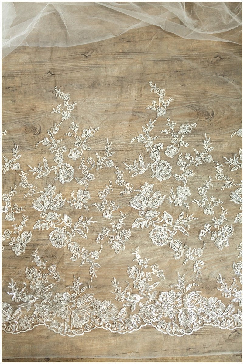 Pailletten Braut Spitzenstoff Off-White/ Floraler Spitzenstoff/ Brautspitze Stoff/ Blumenspitze// L17-026
