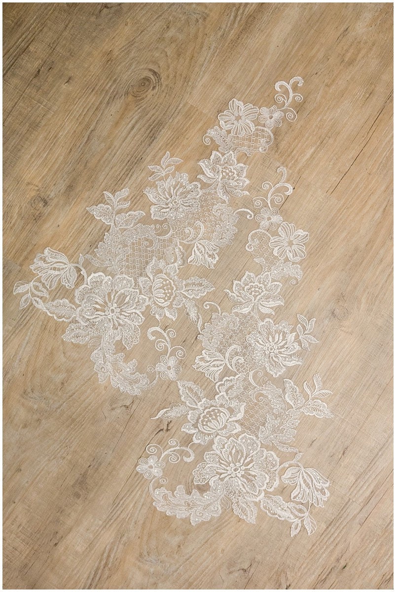 GROßE BlumenApplikation, gespiegelte PAILLETTEN Hochzeitskleid Applikation, große Spitze Blume, Illusion Back Spitze, Blumenspitze// A17-038