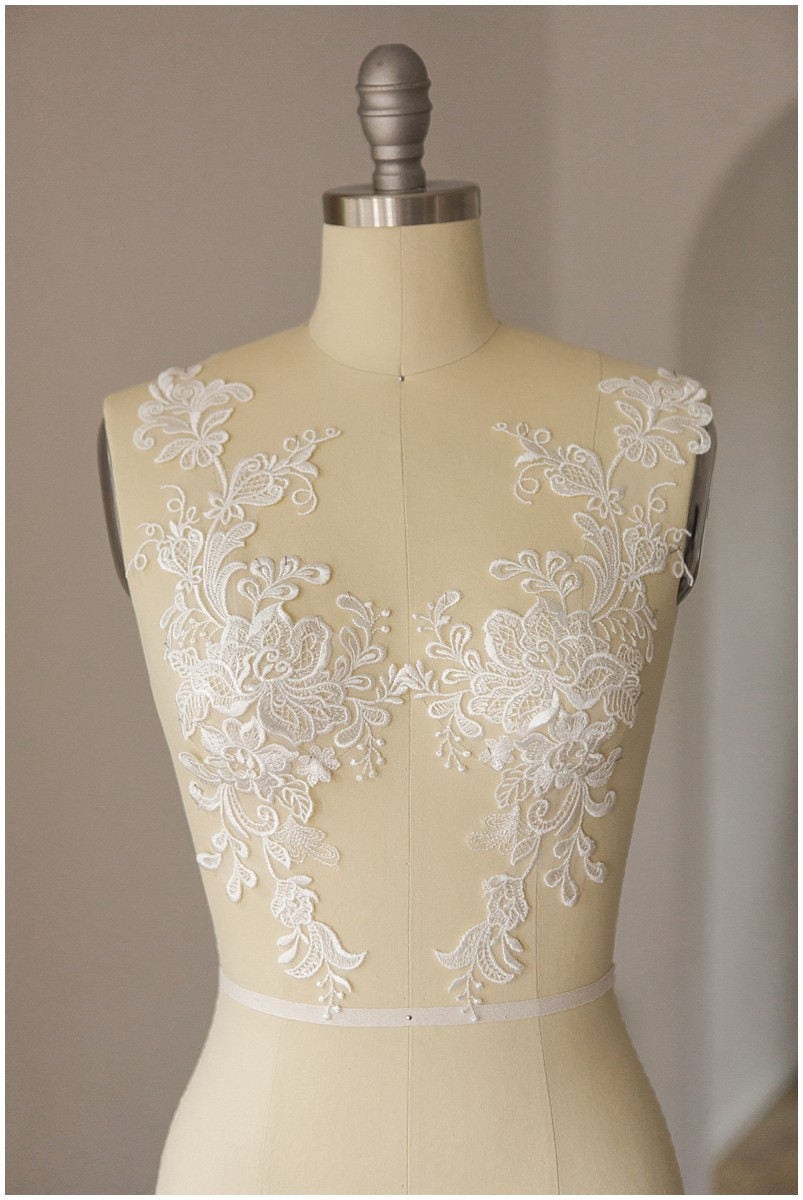 2Stk. Gespiegelte Spitzenblumen Applikation - OFF-WHITE - Spitzenblumen, Spitzenaufnäher, Brautkleid Applikation, Hochzeitskleid Spitze// A17-056