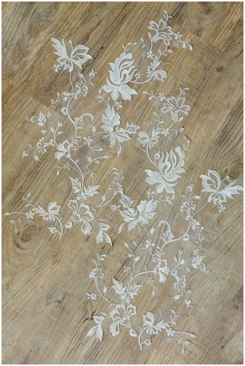PAAR (2Stk) Große elfenbein-silber gespiegelte Spitzenblumen, Spitzenaufnäher, Spitzenblumen Applikation, Hochzeitskleid Spitze Blume, Braut Applikation// A17-044