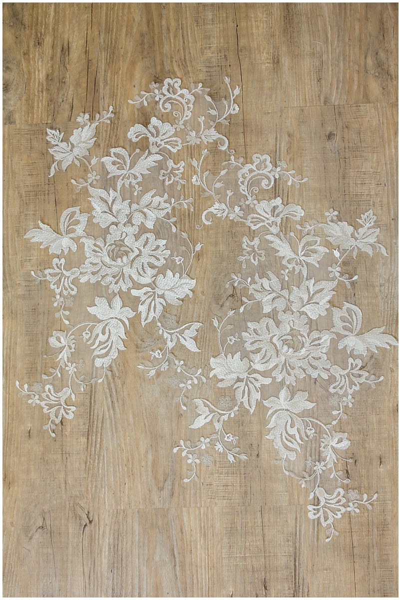PAAR (2Stk) Große Spitzenblumen Applikation, elfenbein-silber gespiegelte Spitzenblumen, Spitzenaufnäher, Hochzeitskleid Spitze Blume, Braut Applikation// A17-045
