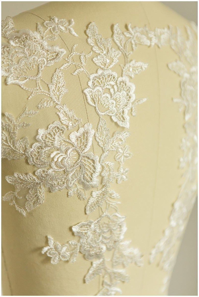 2Stk. gespiegelte Spitzenblumen, Spitzenaufnäher, Spitzenblumen Applikation - IVORY/ SILBER - Brautkleid Applikation, Hochzeitskleid Spitze Blume// A17-055