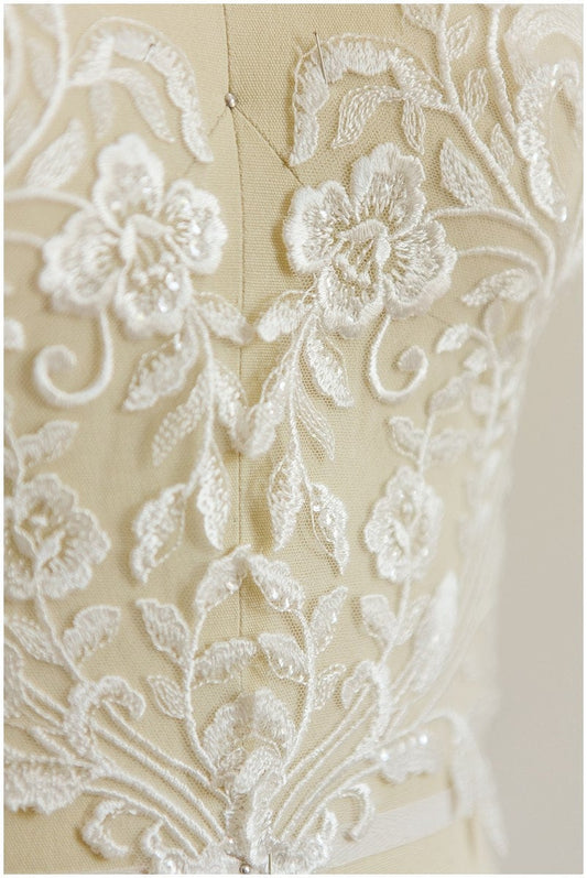 2Stk. gespiegelte weiche Spitzenblumen Applikation für Hochzeitskleider - IVORY + PAILLETTEN - Spitzenblume, Spitzenaufnäher, Brautkleid Applikation// A17-058