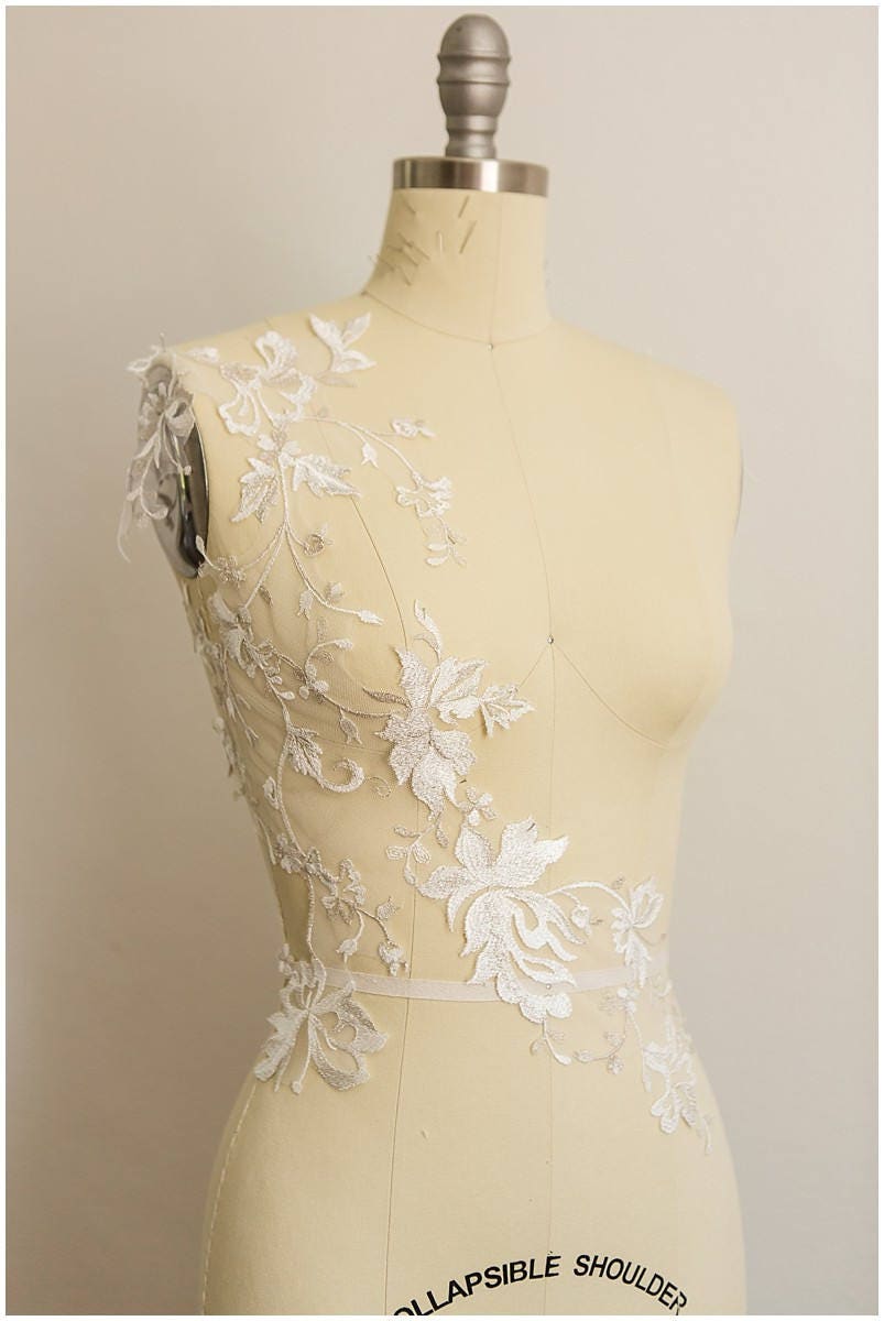 PAAR (2Stk) Große elfenbein-silber gespiegelte Spitzenblumen, Spitzenaufnäher, Spitzenblumen Applikation, Hochzeitskleid Spitze Blume, Braut Applikation// A17-044