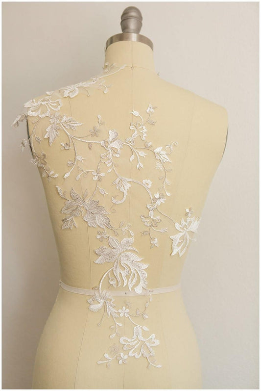 PAAR (2Stk) Große elfenbein-silber gespiegelte Spitzenblumen, Spitzenaufnäher, Spitzenblumen Applikation, Hochzeitskleid Spitze Blume, Braut Applikation// A17-044