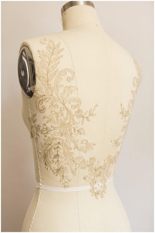 FILIGREE GOLD Spitzenblume Applikation, Spitzenblumen Applikation, Hochzeitskleid Spitze, Spitzenaufnäher, Brautkleid Applikation, GoldSpitze Applikation// A17-070