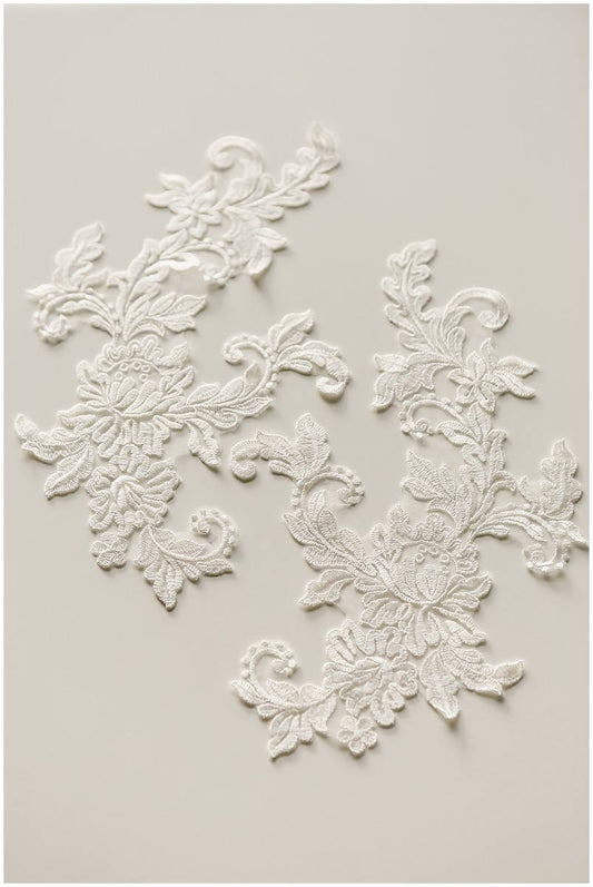 Sehr weiche, gespiegelte Spitzenblumen Applikation - PAAR (2Stk) - Spitzenblume, Spitzenaufnäher, Brautkleid Applikation, Hochzeitskleid Spitze// A17-008