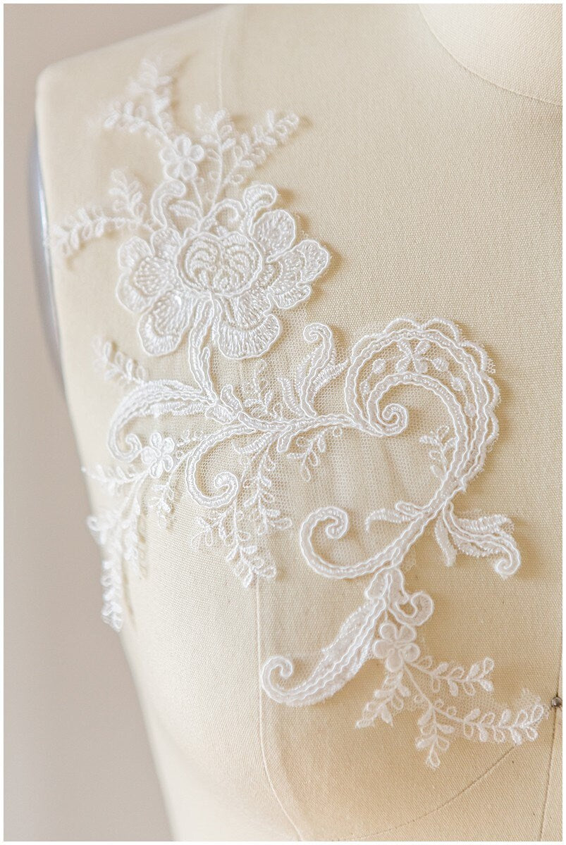 Spitzenblume Applikationen, bestickte BlumenSpitze Aufnäher, Spitzenstickerei, Brautkleid Spitzen Applikation, Brautkleid Spitze Applikation, Brautspitze// A17-098