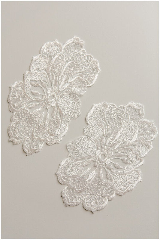 4pcs. 3D lace flowers for sewing on/ 3D flower lace applique/ wedding dress lace applique/ bridal lace// A17-074
