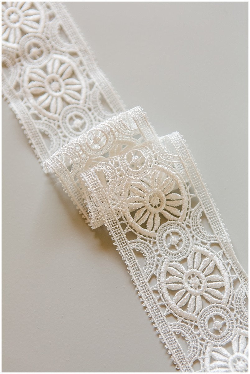 Beautiful guipure lace trim/ off-white lace trim/ bridal lace trim/ lace veil/ boho crocheted bridal lace trim// T17-033