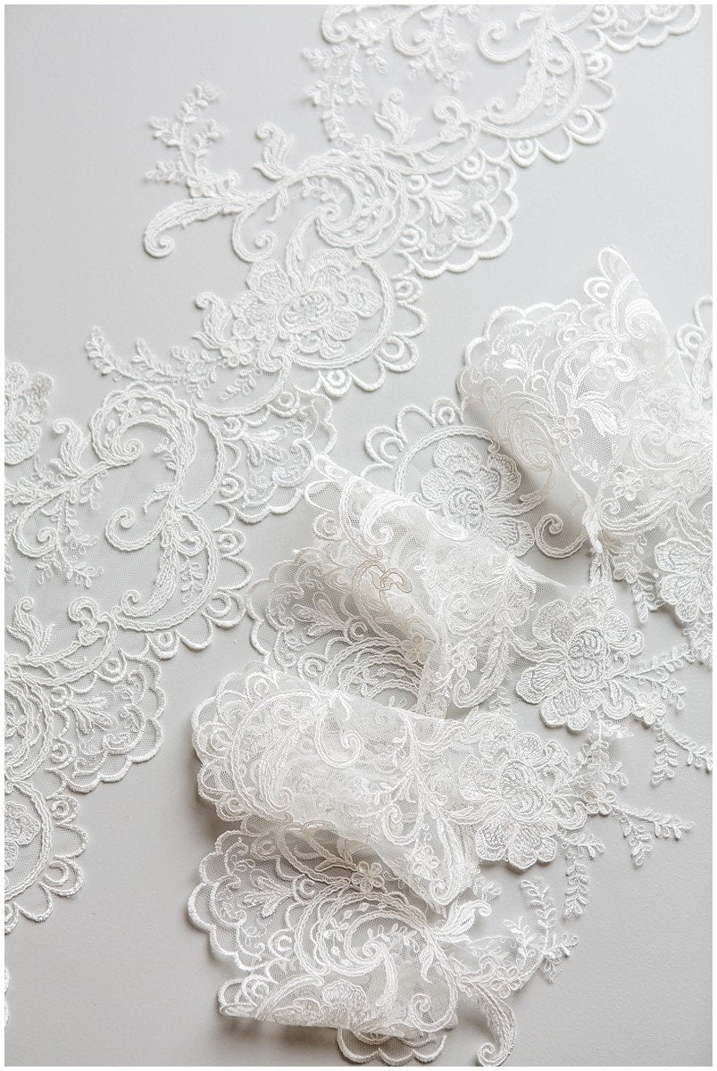 Romantic off-white lace trim/ floral bridal lace/ bridal lace trim/ veil lace trim/ wedding dress lace// T17-039