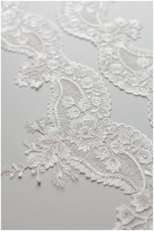 Soft embroidered lace trim/ elegant off-white bridal lace trim/ veil lace trim/ wedding dress lace// T17-040
