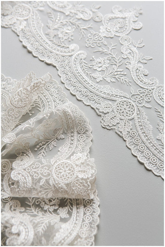 Lace trim off-white/ bridal lace trim/ embroidered lace trim/ elegant bridal lace trim/ wedding dress veil lace// T17-046