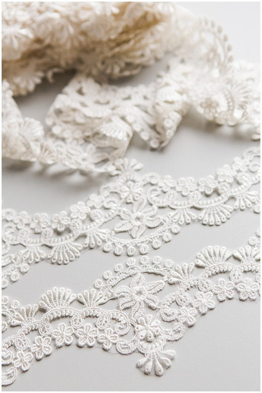 Bridal lace trim off-white/ wedding dress lace trim/ veil lace trim/ elegant bridal lace trim// T17-050