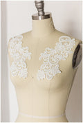 Milchseide SpitzenApplikation, Brautblüten Applikation, Spitzenblume, Blumen Applikation, Hochzeitskleid Spitzenapplikation, Spitzenblumen Applikation// A17-141