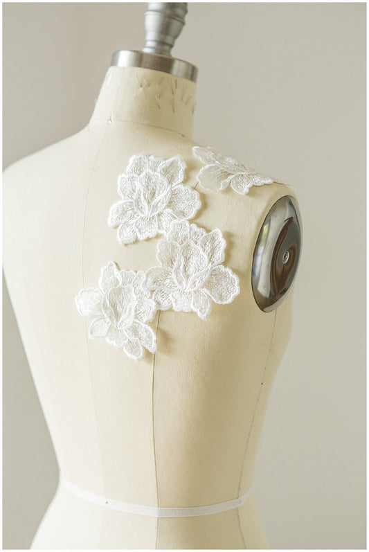 4pcs. 3D lace flower patch/ 3D flower lace applique/ wedding dress applique/ bridal dress applique// A17-119