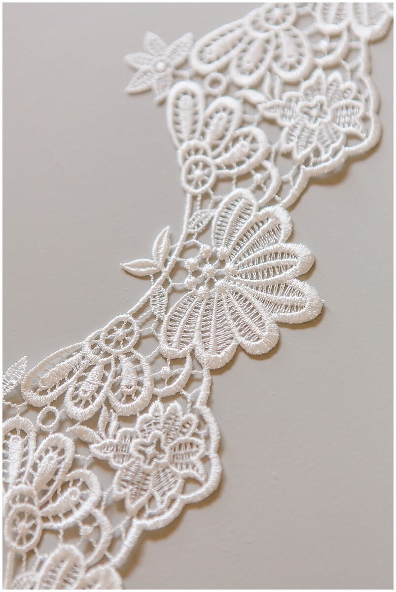 Guipure lace trim off-white/ Crocheted lace trim/ Boho bridal lace trim/ Veil lace/ Lace embroidery// T17-034