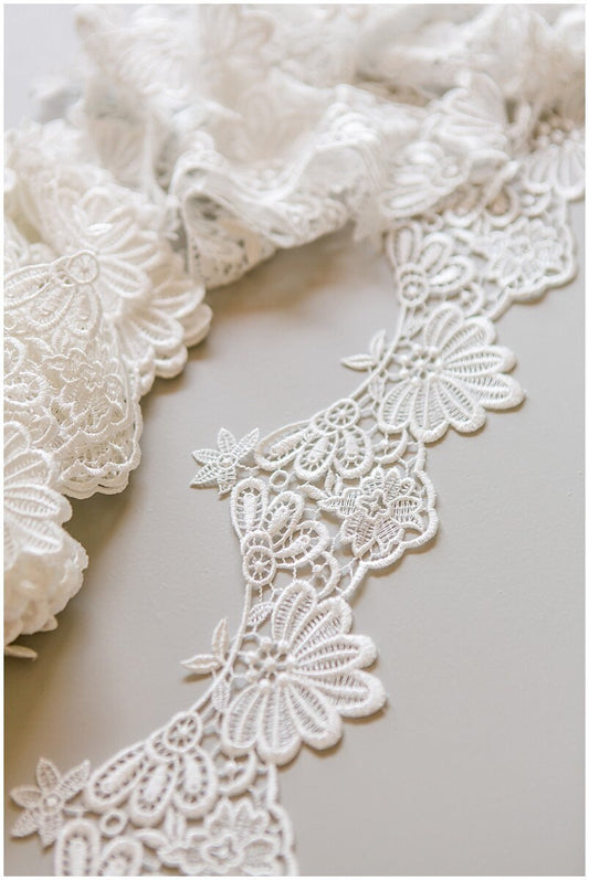 Guipure lace trim off-white/ Crocheted lace trim/ Boho bridal lace trim/ Veil lace/ Lace embroidery// T17-034