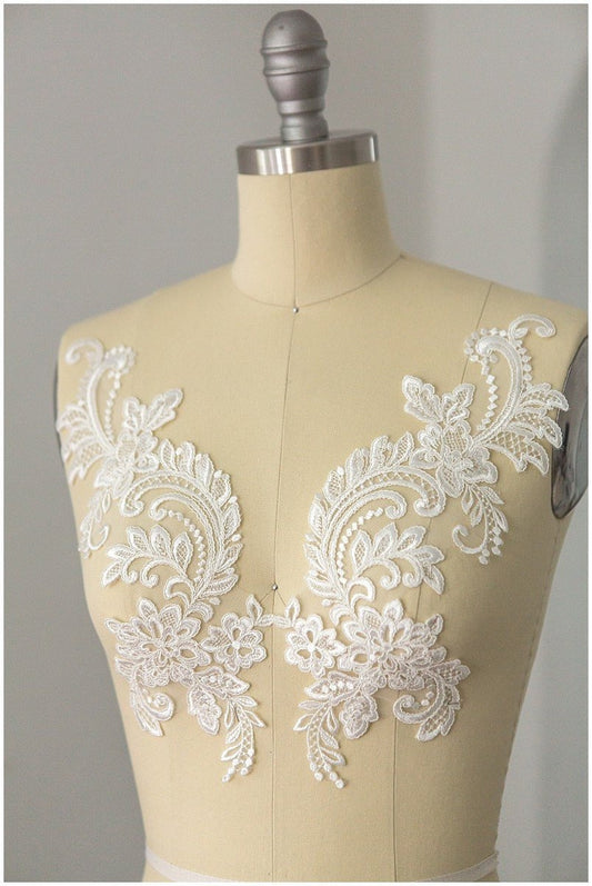 2pcs. mirrored lace flower applique/ ivory lace flower applique/ wedding dress applique// A17-001