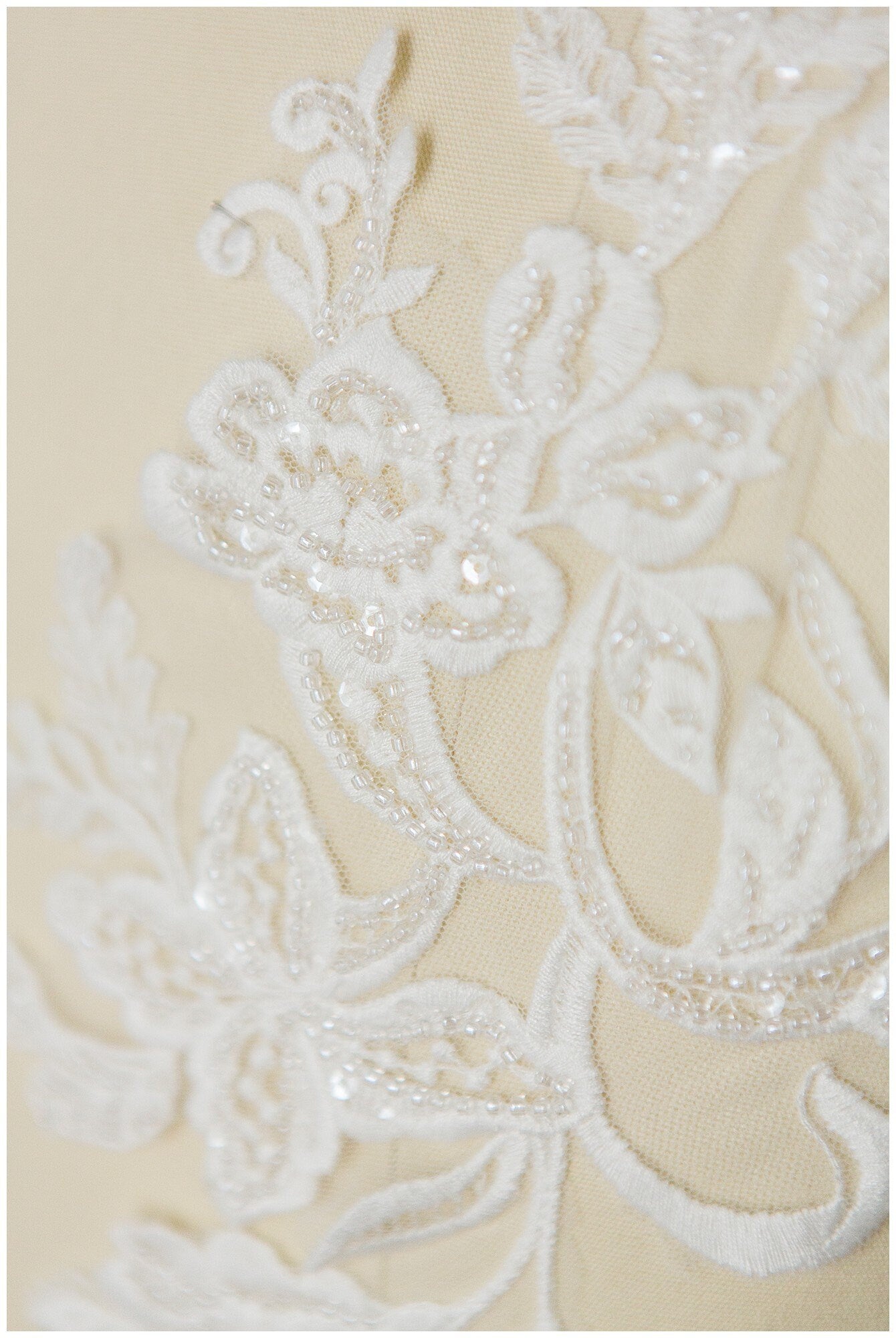 Perlenaufnäher für Brautkleid, Hochzeitskleid Spitzenaufnäher, Spitzenblume für Hochzeitskleid, Brautspitze Applikation// A17-151