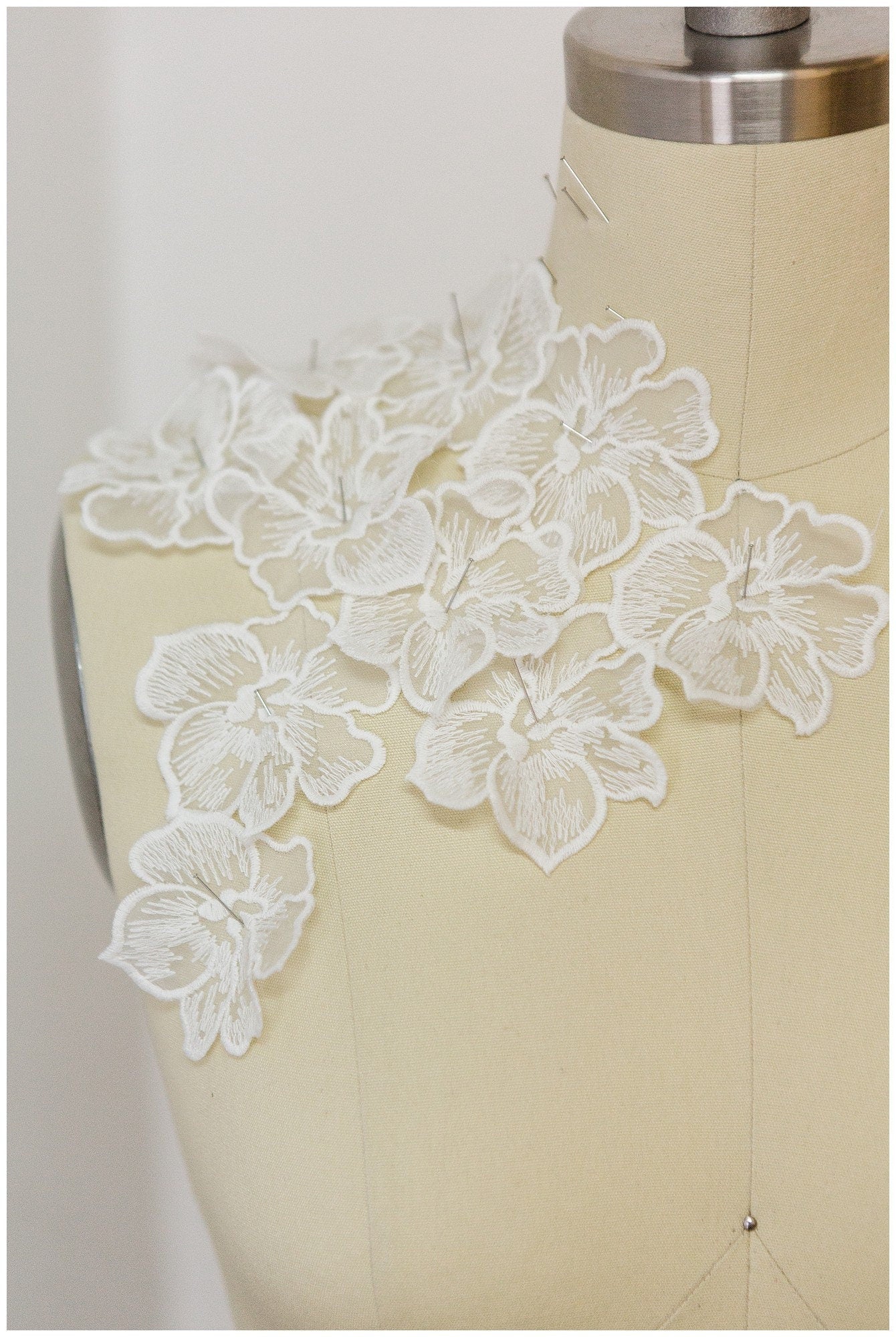 10pcs 3D lace flowers for sewing on/ 3D flower lace applique/ wedding dress lace applique/ bridal lace// A17-160