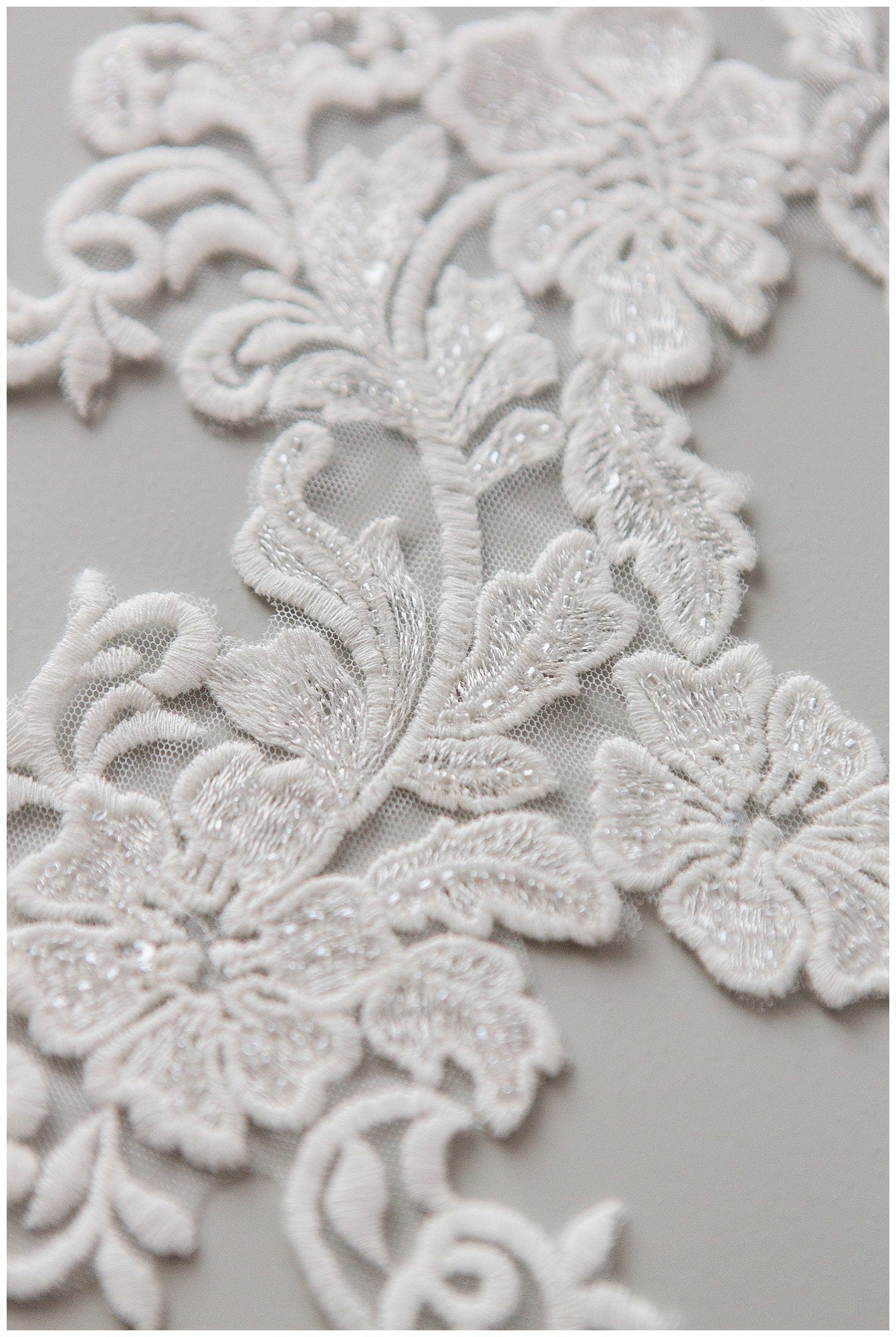 PerlenHochzeitskleid Spitzenapplikation, Aufnäher für Brautkleid, Spitzenblume für Hochzeitskleid, Brautspitze Applikation// A17-154