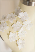10Stk. 3D Blumen zum Aufnähen/ Off-White auf Blume/ 3D Spitzenblume/ Hochzeitskleid Spitzenapplikation/ Braut Applikation// A19-167