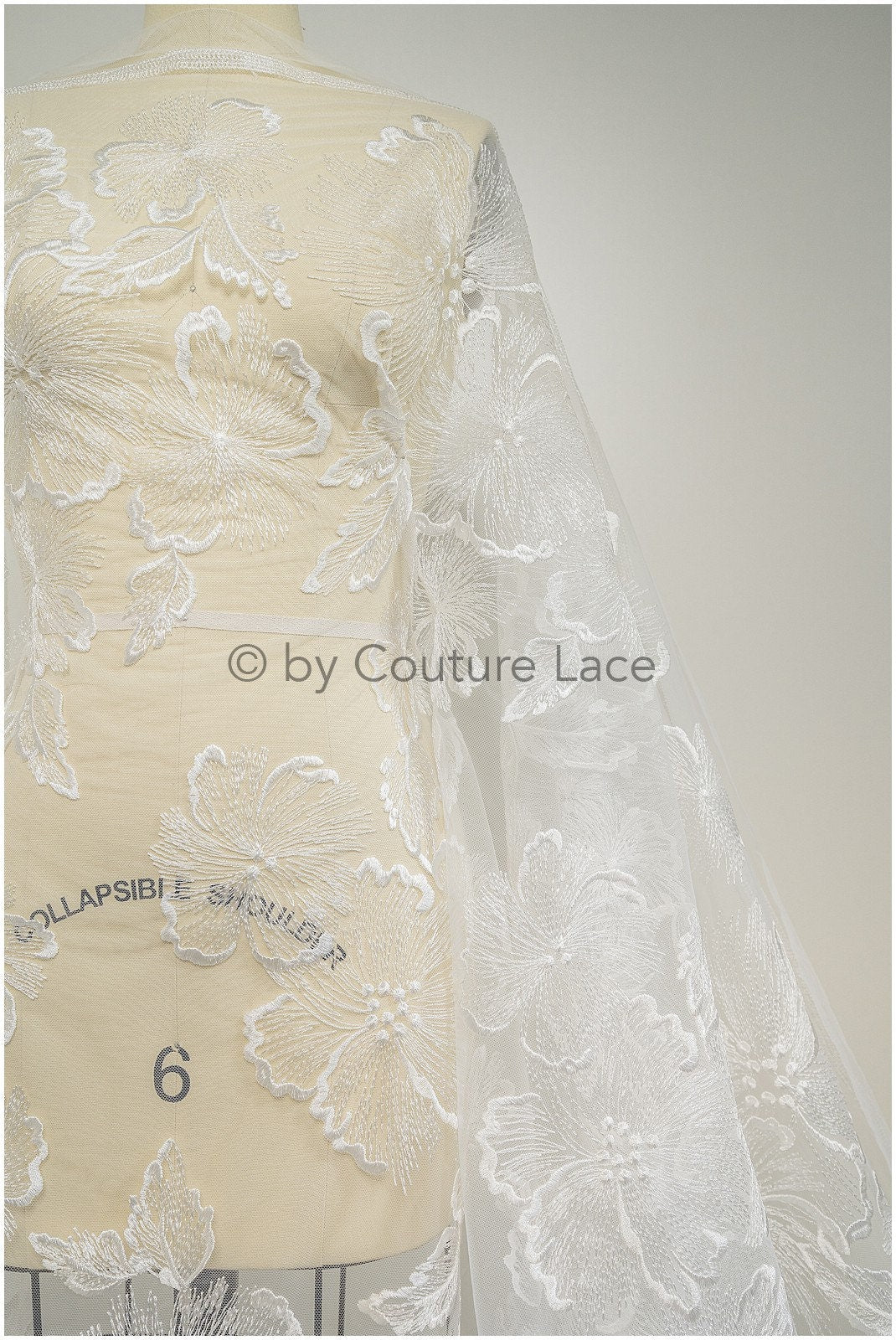 Romantischer Braut Spitzenstoff mit großen Blumen/ Blumen Spitzenstoff Off-White/ Braut Spitzenstoff// L20-337